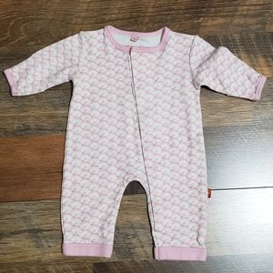 Magnetic romper